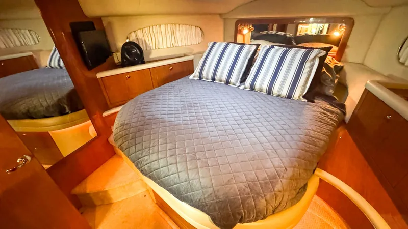 Tiny Dancer Yacht Photos Pics Forward VIP Stateroom