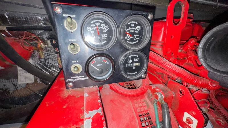 Tiny Dancer Yacht Photos Pics Engine Room