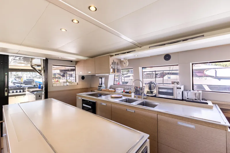 Mare Blu Yacht Photos Pics 