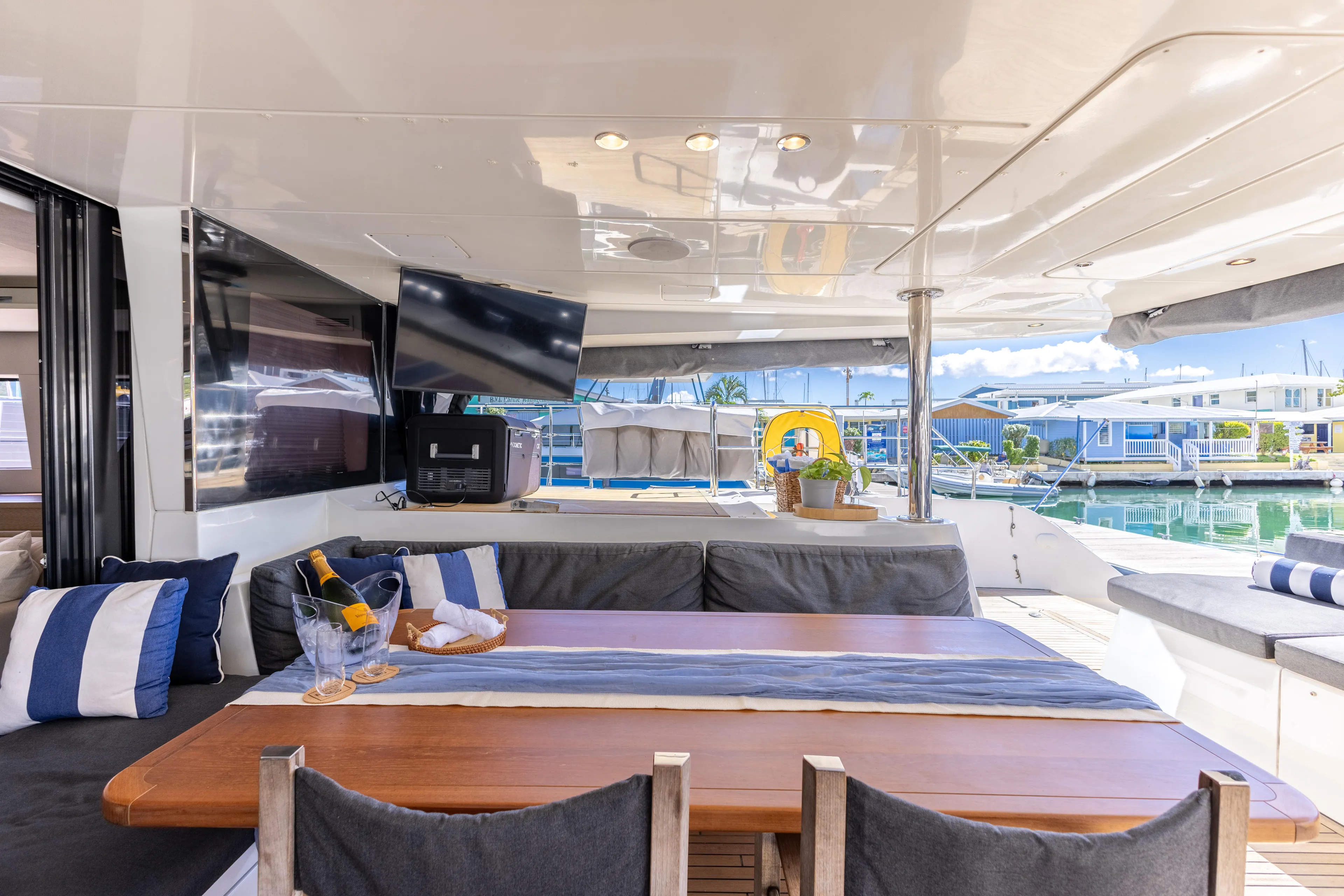 Mare Blu Yacht Photos Pics 