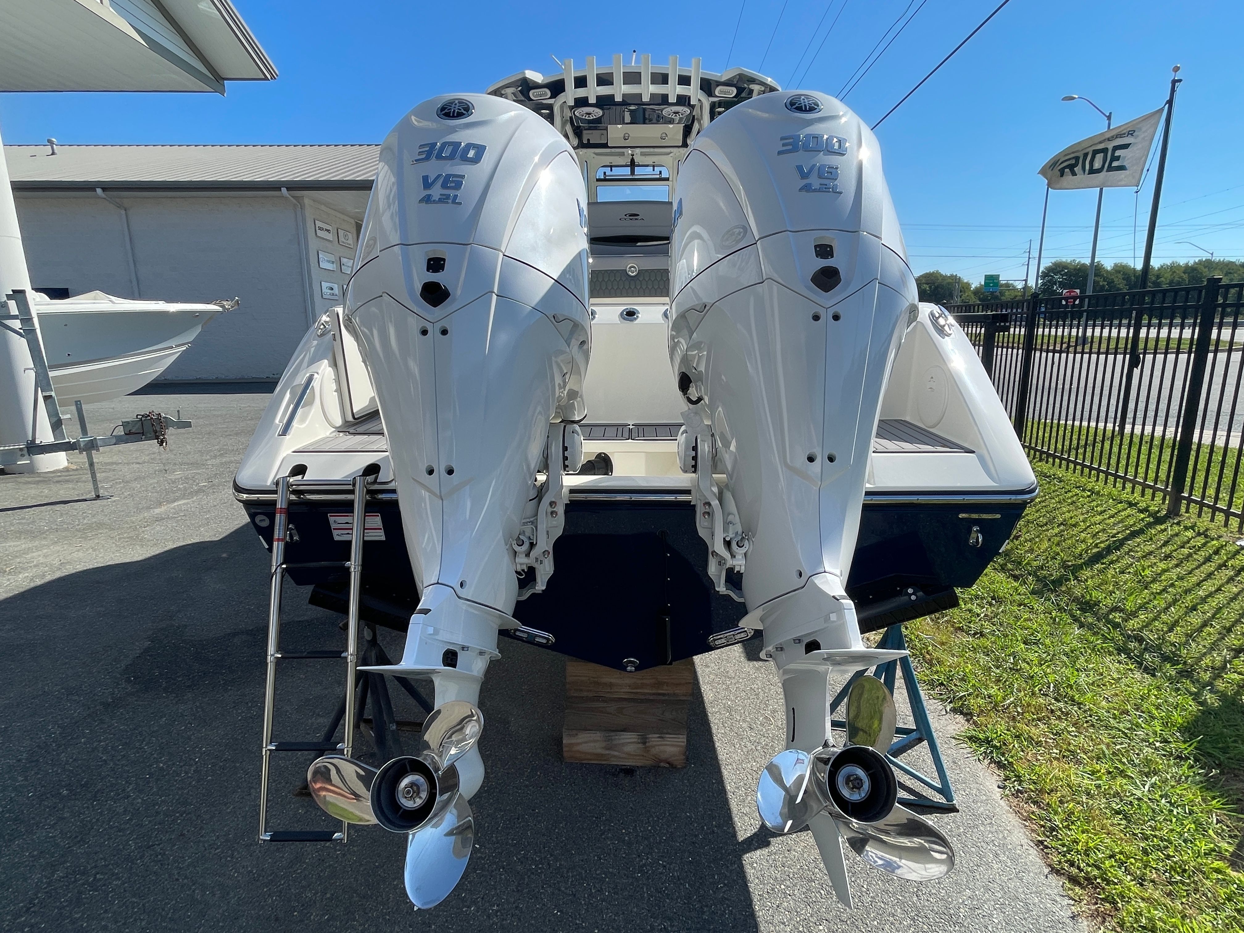 2026 COBIA 305 CC - Image 4