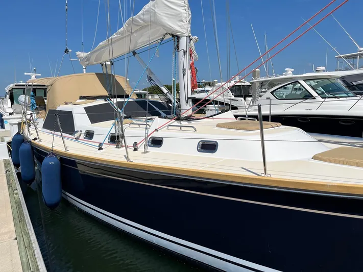 Sapphire Yacht Photos Pics 2014 Tartan 4700 sailboat docked at marina.