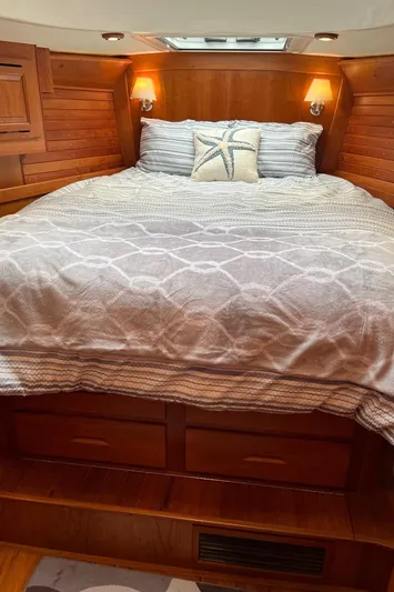 Sapphire Yacht Photos Pics Luxurious Tartan 4700 2014 yacht bedroom with cozy bedding and wooden interior.