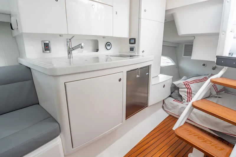 Patti Anne Yacht Photos Pics Intrepid 409 Valor Patti Anne - Cabin