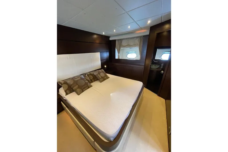 Andea Yacht Photos Pics Luxurious bedroom interior on 2008 Tecnomar Nadara 26 Fly yacht with elegant decor.