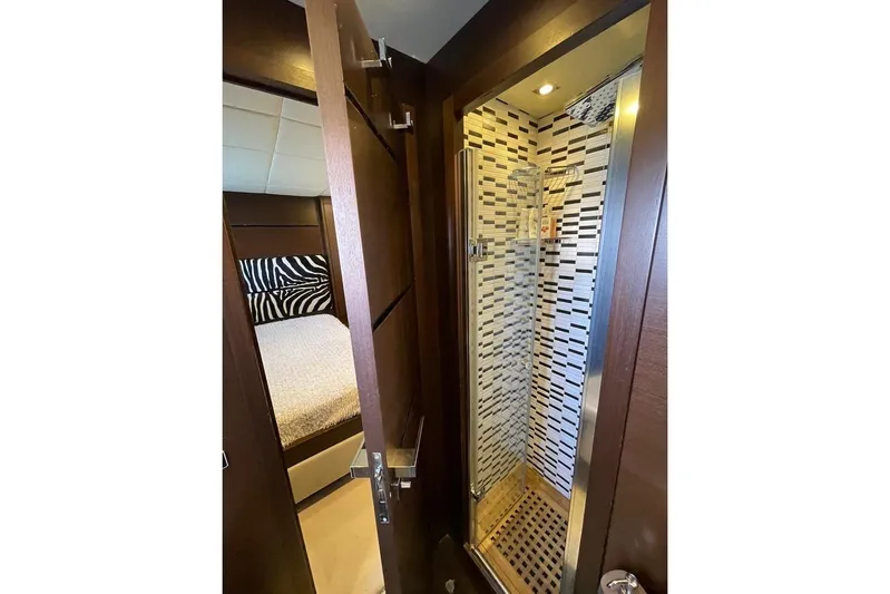 Andea Yacht Photos Pics Luxurious Tecnomar Nadara 26 Fly 2008 yacht interior with modern shower and cozy bedroom.