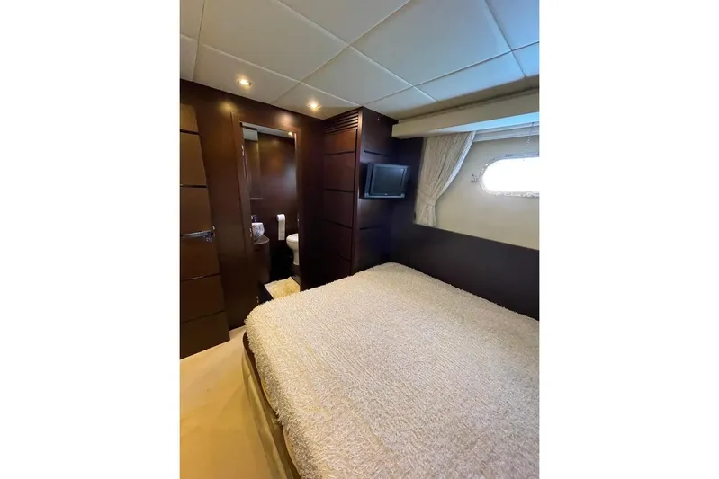 Andea Yacht Photos Pics Luxurious bedroom interior of 2008 Tecnomar Nadara 26 Fly yacht with ensuite bathroom.
