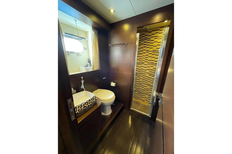 Andea Yacht Photos Pics Luxurious bathroom on 2008 Tecnomar Nadara 26 Fly yacht with modern fixtures and elegant design.
