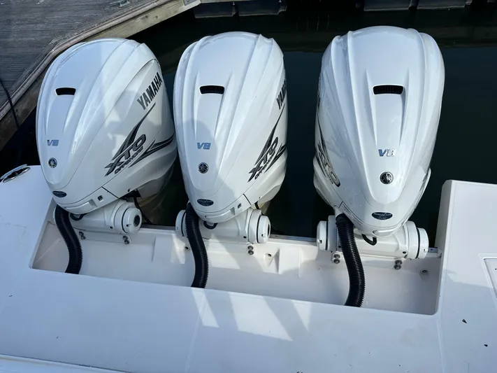 Vinovoyager Yacht Photos Pics Triple Yamaha V8 outboard engines on a 2021 Regal 42 FXO boat.