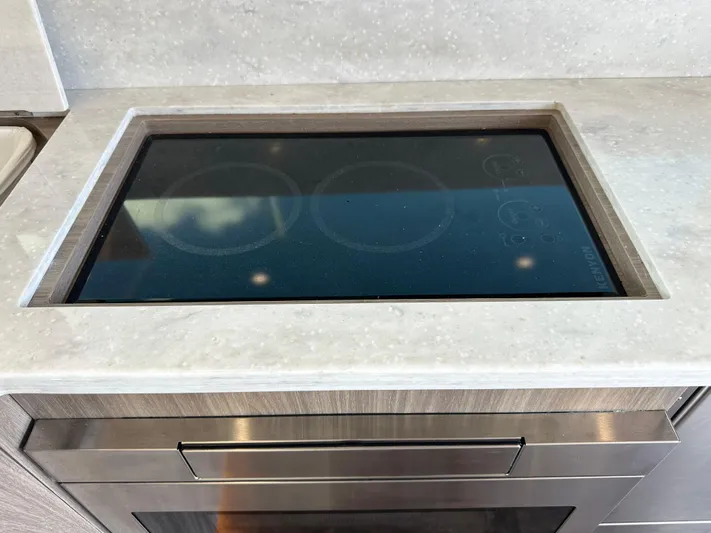 Vinovoyager Yacht Photos Pics Built-in stovetop on 2021 Regal 42 FXO yacht kitchen counter.