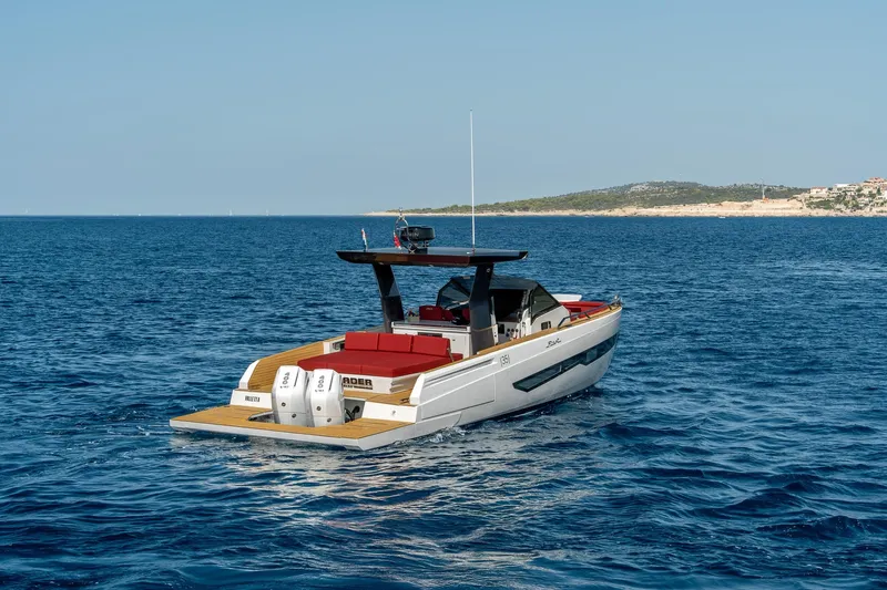 Noroader Yacht Photos Pics Luxury Sunseeker 116 yacht cruising on open sea, 2020 model.