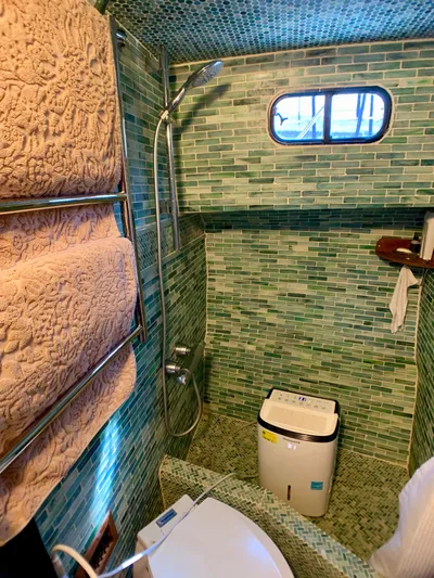 Paradise Falls Yacht Photos Pics Green tiled bathroom in 1988 Harbor Master 520 Coastal yacht.
