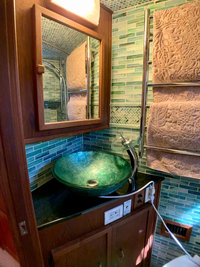 Paradise Falls Yacht Photos Pics Green glass sink in a 1988 Harbor Master 520 Coastal.