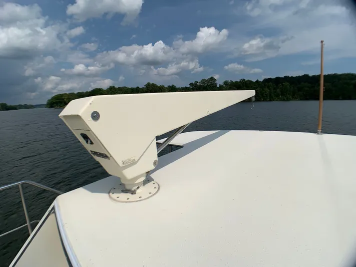 Paradise Falls Yacht Photos Pics Harbor Master 520 Coastal 1988 on a tranquil lake.