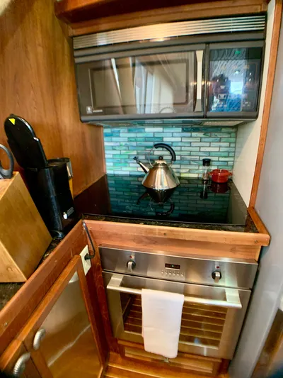 Paradise Falls Yacht Photos Pics Compact kitchen in a 1988 Harbor Master 520 Coastal yacht.