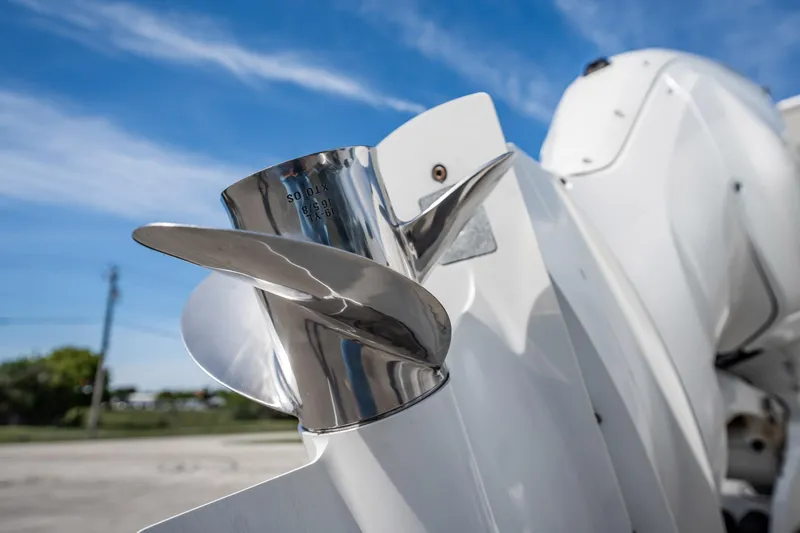  Yacht Photos Pics Close-up of a 2021 Everglades 335 Center Console boat propeller under a clear blue sky.