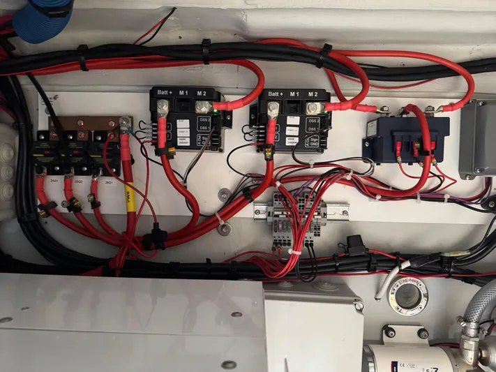 Encantado Yacht Photos Pics 