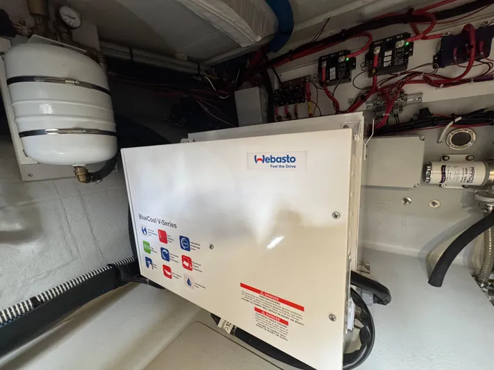 Encantado Yacht Photos Pics 