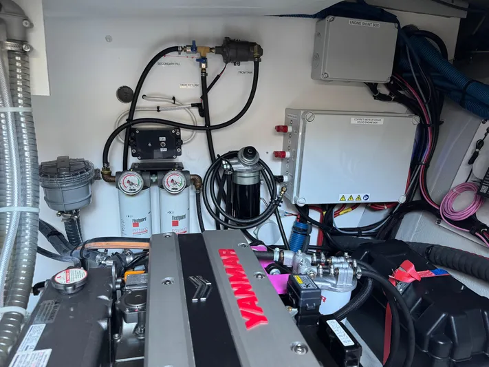 Encantado Yacht Photos Pics 