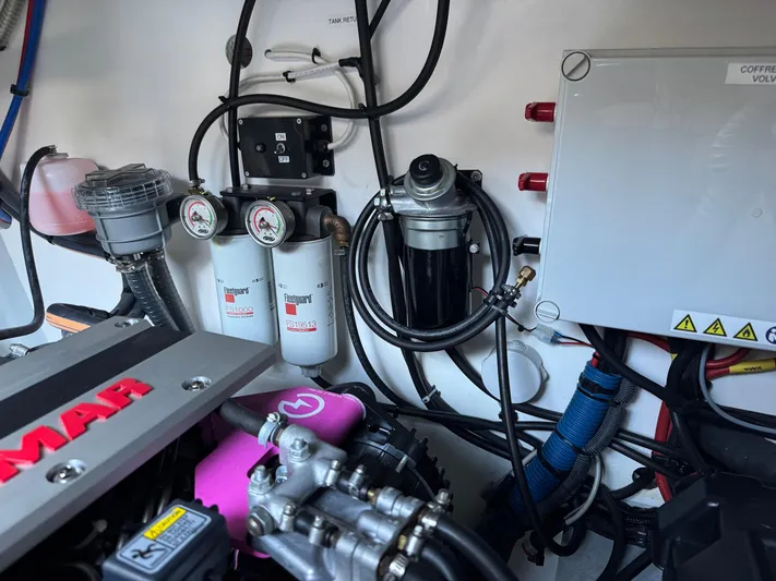 Encantado Yacht Photos Pics 