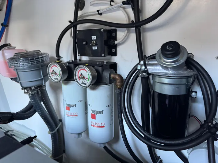 Encantado Yacht Photos Pics 