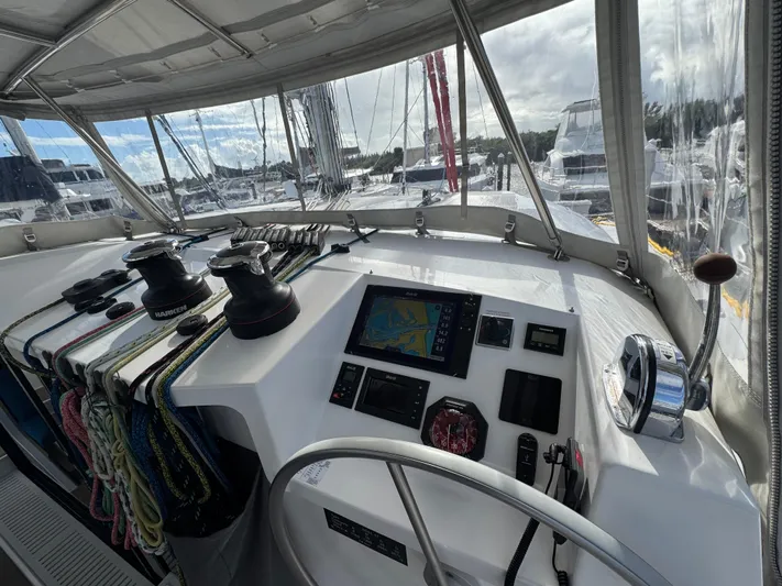 Encantado Yacht Photos Pics 