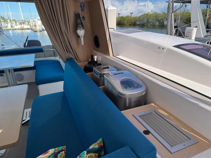 Encantado Yacht Photos Pics 