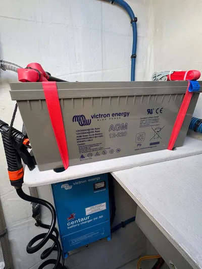 Encantado Yacht Photos Pics 