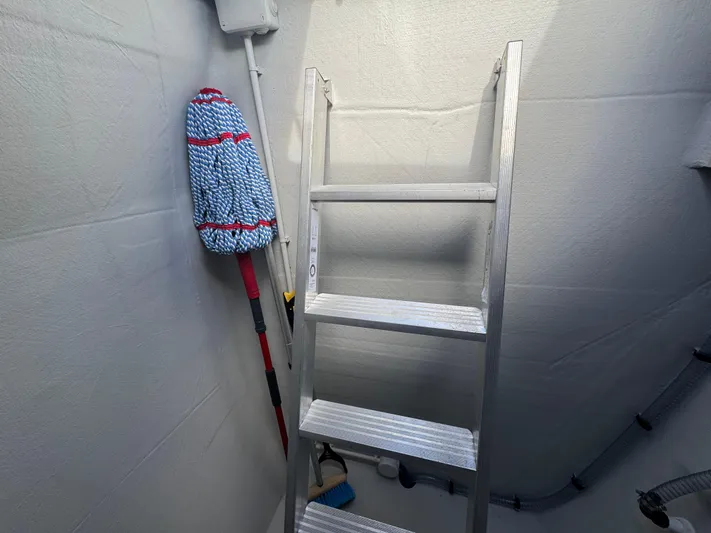 Encantado Yacht Photos Pics 