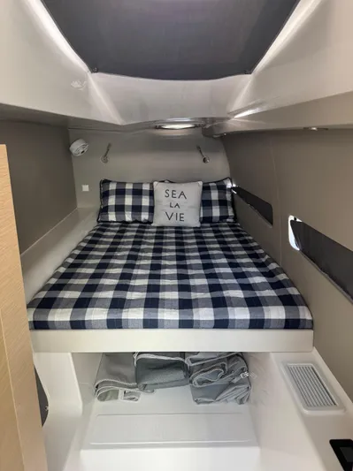 Encantado Yacht Photos Pics 