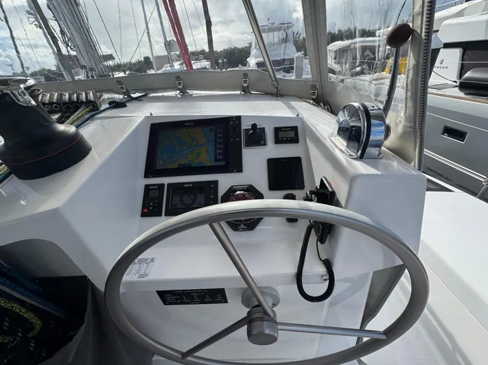 Encantado Yacht Photos Pics 