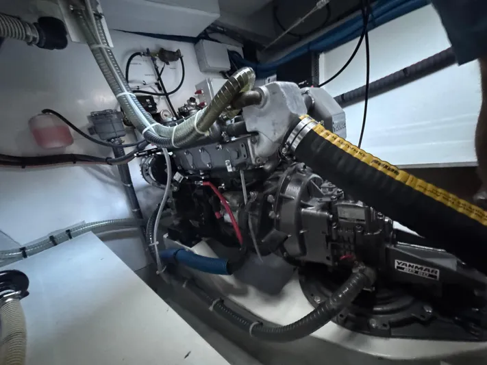 Encantado Yacht Photos Pics 