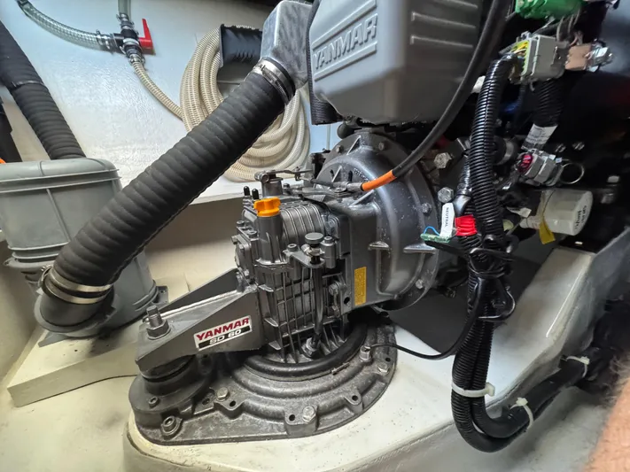 Encantado Yacht Photos Pics 