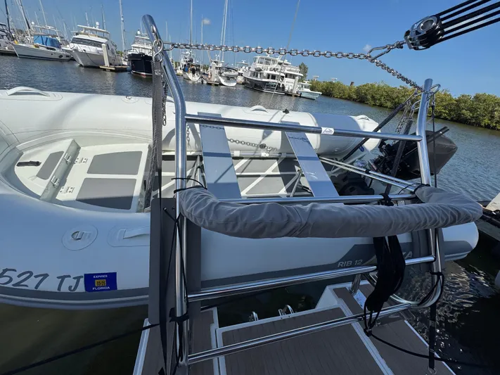 Encantado Yacht Photos Pics 