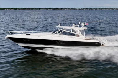 Intrepid 475 Sport Yacht