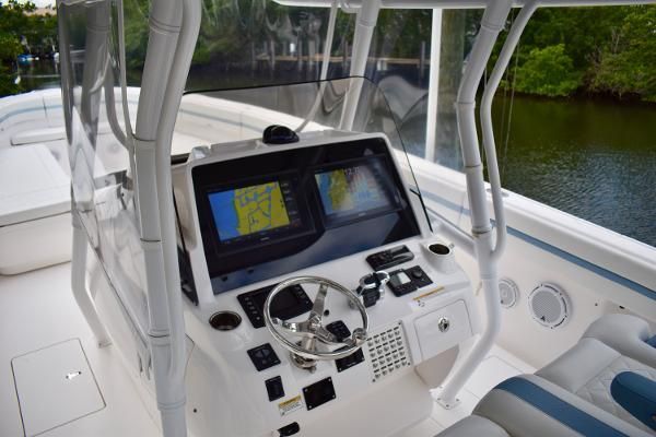 2015 Intrepid 400 Center Console