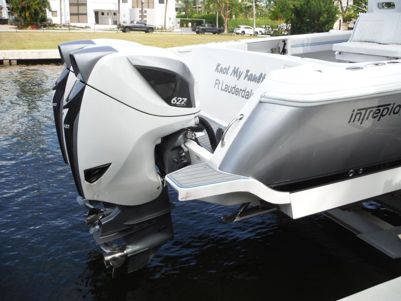 2015 Intrepid 400 Center Console