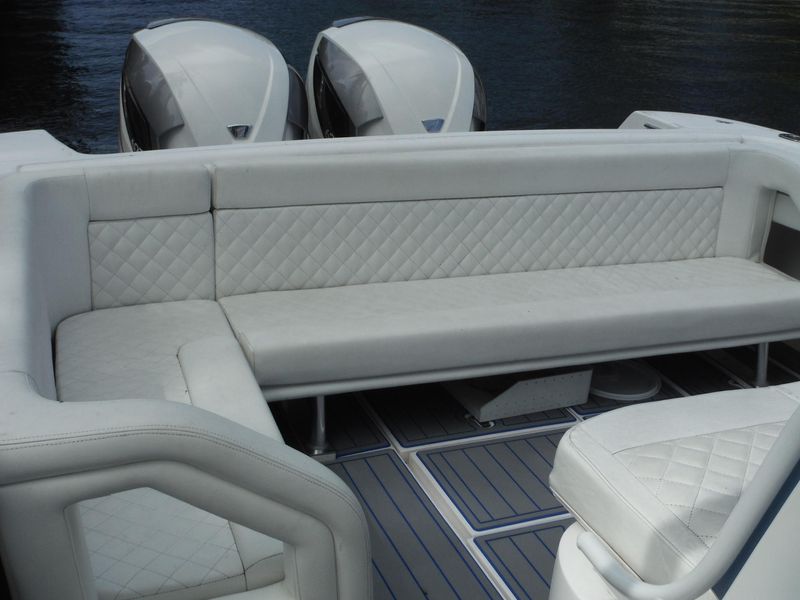 2015 Intrepid 400 Center Console