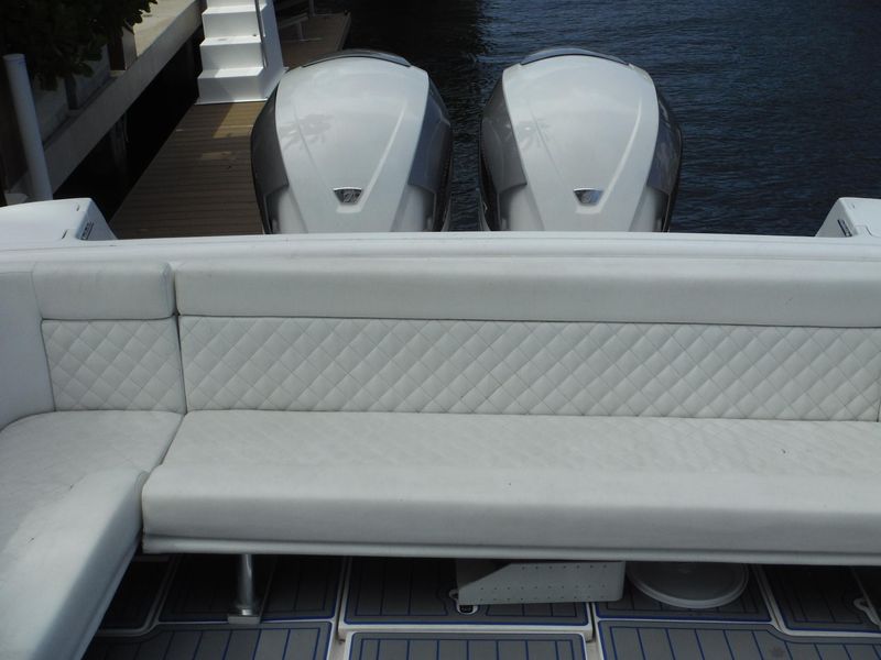 2015 Intrepid 400 Center Console