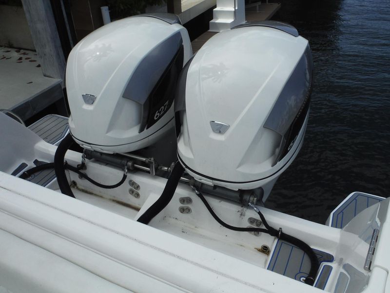 2015 Intrepid 400 Center Console