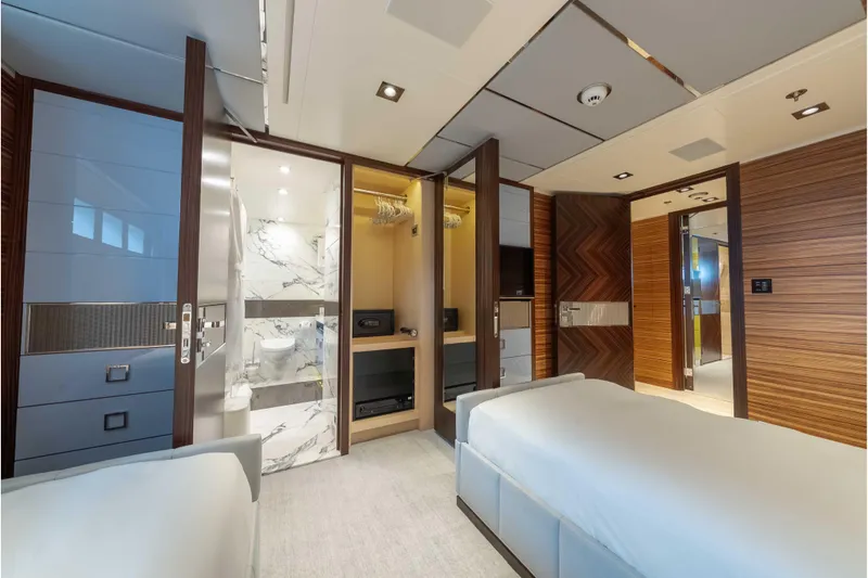 Superyacht W Yacht Photos Pics Luxurious 2013 Feadship motor yacht bedroom with modern design and ensuite bathroom.