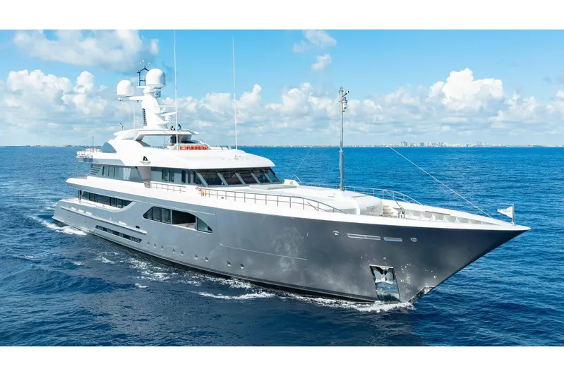 Superyacht W Yacht Photos Pics Luxurious 2013 Feadship motor yacht cruising on open sea under clear skies.