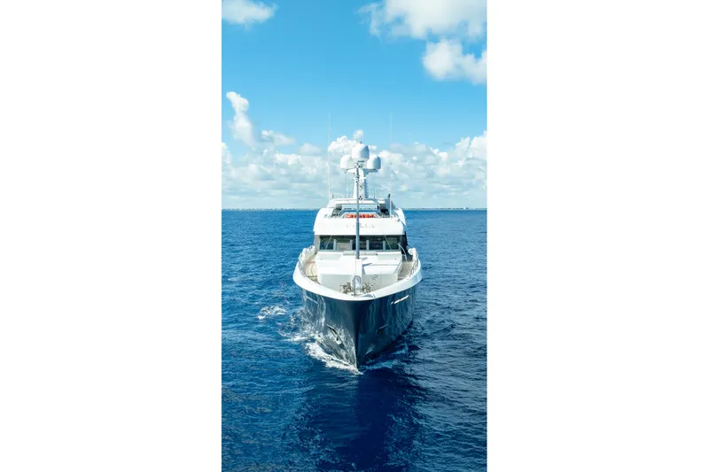 Superyacht W Yacht Photos Pics Luxurious 2013 Feadship motor yacht cruising on open blue sea.