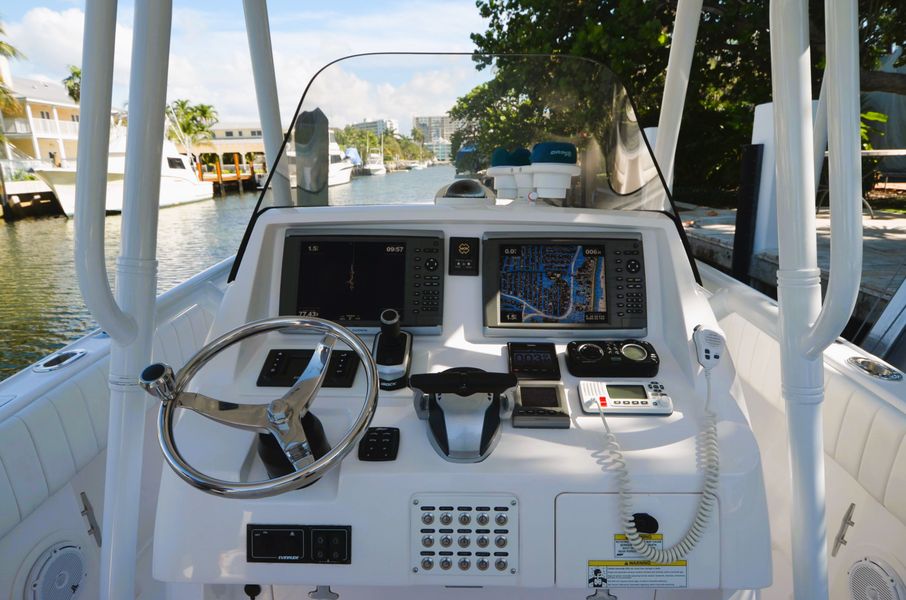 2013 Intrepid 300 Center Console