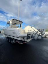 Boston Whaler 325 Conquest