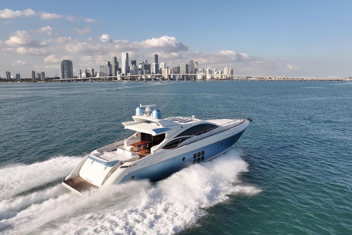2006 Azimut 68 
