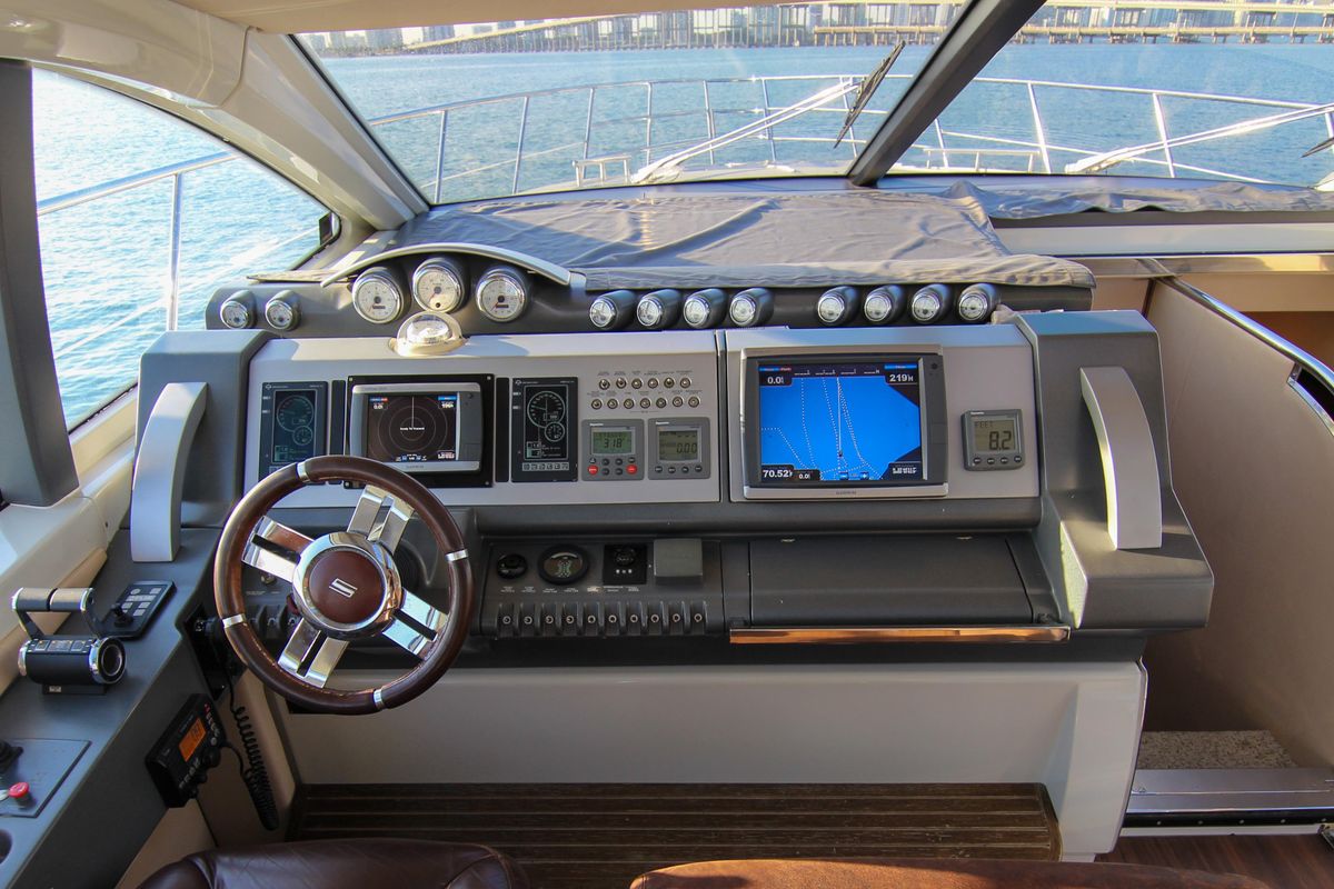 2006 Azimut 68 