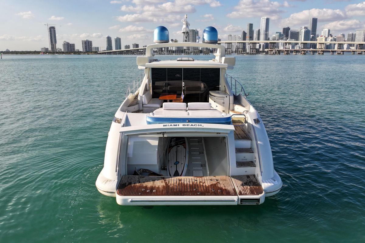 2006 Azimut 68 