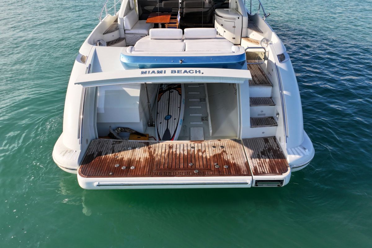 2006 Azimut 68 