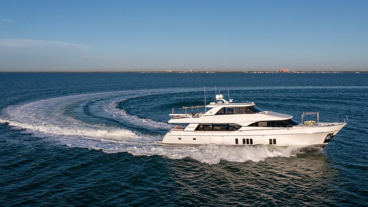 2016 Ocean Alexander 100 